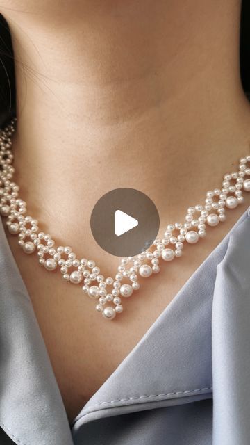 Pearl Necklace Making, Diy Pearl Necklace, Necklace With Pearl, Pearls Diy, Necklace Making, Lace Making, Pendant Design, Diy Necklace, Diy Gifts