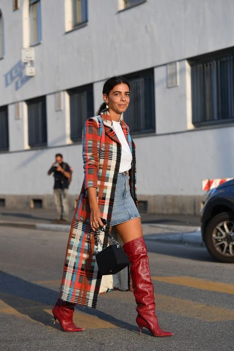 Red Boots Outfit, Winter Coat Trends, Knee High Boots Outfit, Winter Outfits Ideas, Cutout Ankle Boots, Over The Knee Boot Outfit, Knee Boots Outfit, High Boots Outfit, Coat Trends