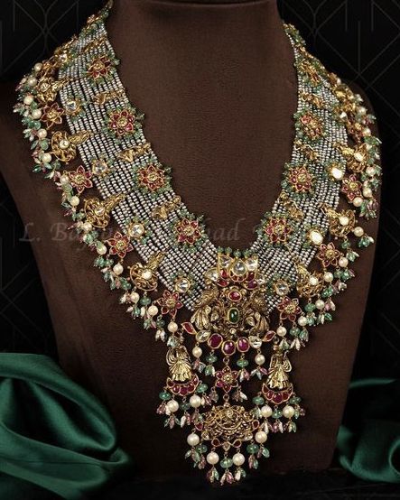 Elegant Bridal Jewelry Jwellery Design Indian Jewelry Necklace, Pearls Jewelry Indian, Rajwadi Jewellery, Elegant Bridal Jewelry, Antique Necklace Gold, Jadau Necklace, Vintage Indian Jewelry, Jaipur Jewelry, Jadau Jewellery