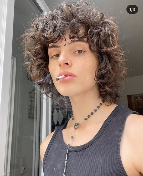 Dyke Hair, Gay Haircut, Shag Hairstyle, Perfect Curly Hair, Curly Shag Haircut, Androgynous Hair, Short Curly Haircuts, Shag Hairstyles, Curly Hair Women