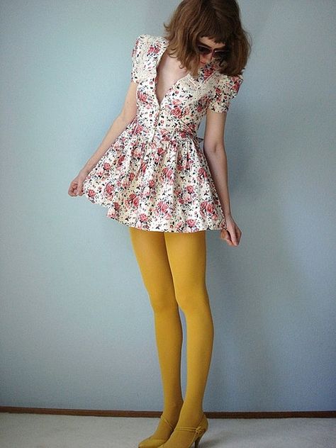 Love, love, LOVE.  Just give me a place to wear it... and maybe make it a few inches longer.  :D Yellow Stuff, Yellow Skirts, Yellow Tights, Colored Tights Outfit, Mini Skirt Fashion, 80s And 90s Fashion, Colored Tights, Brick Road, Fashion Tights