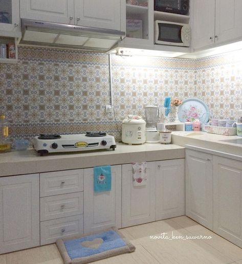 Desain Tips Inspirasi Dapur di Instagram "Selesai taraweh, lalu liat dapur kayak gini, enaknya didemin aja, atau gemes "berantakin" aja ya mom?⁣ 😖 ⁣ Kalau kamu gimana?⁣ ⁣ ⁣ ⁣…" Night Quotes, Good Night Quotes, Home Decor Kitchen, Decor Kitchen, Kitchen Decor, Kitchen Cabinets, Quotes, Instagram, Home Decor