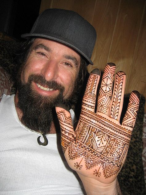 BF with Henna | Flickr - Photo Sharing! Masculine Henna, Henna For Boys, Henna Guys, Henna Men, Men Henna Tattoo, Henna Mendhi, Wedding Henna Designs, Spiral Tattoos, Mehandhi Designs