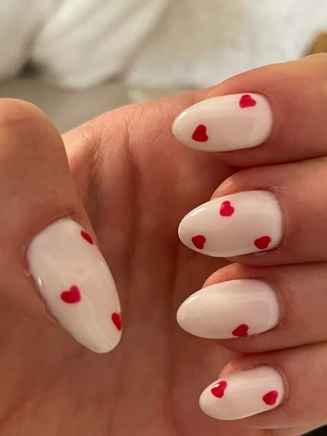 Red White Nail Designs, Simple White Valentines Nails, White Heart Nails Short, Short White Valentines Nails, Short White Nails With Red Heart, Valentines Day Nails White And Red, Red With White Heart Nails, White And Red Short Nails, White With Heart Nails