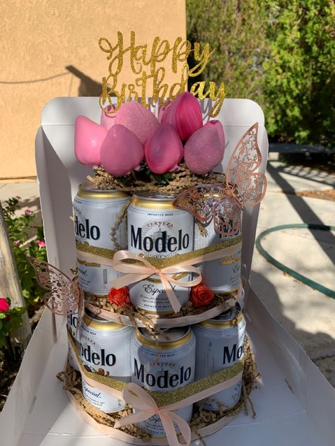 Beer Arrangements Gift Guys, Beer Flower Arrangement, Beer Flower Bouquet, Beer Bouquet For Him, Beer Cake Gift, Modelo Cake, Modelo Beer Cake, Diy Beer Cake, Beer Gift Basket