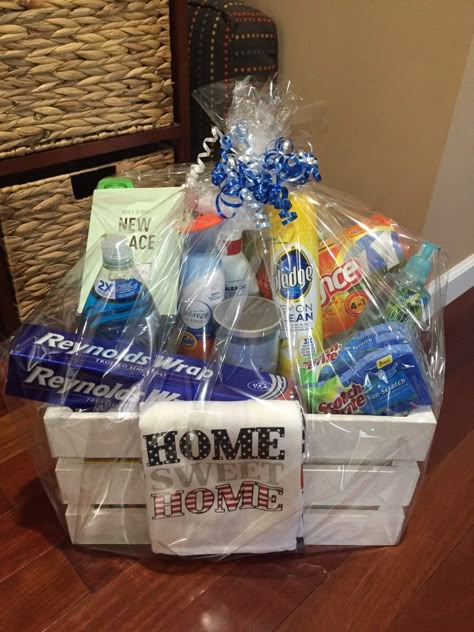 Housewarming Gift Basket - full of every day household items Creative Housewarming Gift Ideas, Gift Baskets For Wedding, Basket For Raffle Ideas, Homewarming Gift Ideas Baskets, House Gift Basket Ideas, Good Raffle Basket Ideas, Business Raffle Basket Ideas, Baskets For Raffles, Themed Gift Baskets For Women Unique