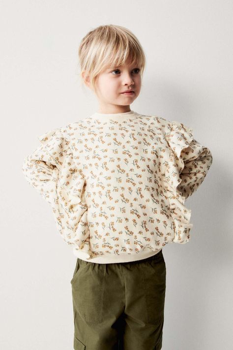 Baby Girls' Sweatshirts | ZARA Australia - Page 2 Floral Sweatshirt, Zara Australia, Round Neck Sweatshirts, Zara Kids, Kids Outfits Girls, Fashion Kids, Mini Fashion, Cool Kids, Ruffles