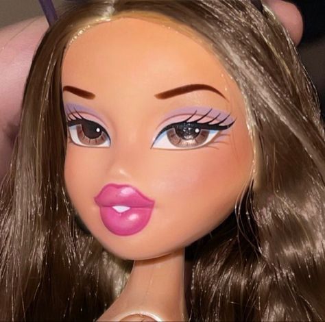 Bratz Brown Hair, Bratz Doll Lips, Bratz Lookbook, Brown Hair Barbie, Blonde Bratz, Bratz Lips, Doll Lips, Cloe Bratz, Bratz Doll Makeup