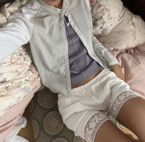 Romantic Athleisure, Modern Romantic Fashion, Swaggy Outfits, Bella Hadid, Spring Summer Outfits, Casual Fits, Pretty Outfits, Fashion Inspo Outfits, Athleisure