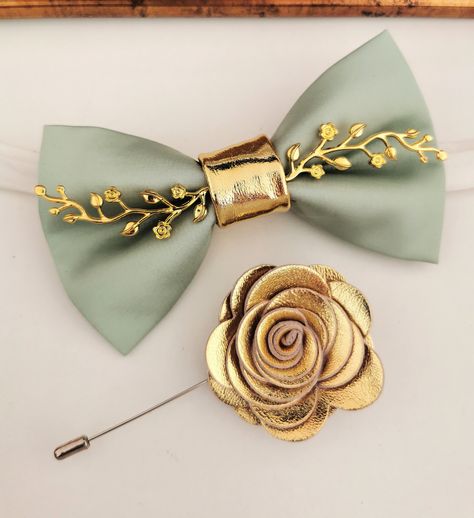 Sage green satin mens bow tie, sea moss green bowties gold boutonniere, dusty green wedding, groom gift set, groomsmen, boys lapel flower by Nevestica on Etsy Sage Green Groomsmen Attire, Olive Green And Gold Wedding, Unique Groomsmen Attire, Green Wedding Groom, Dusty Green Wedding, Dusty Sage Wedding, Sage Green And Gold Wedding, Green And Gold Flowers, Gold Boutonniere