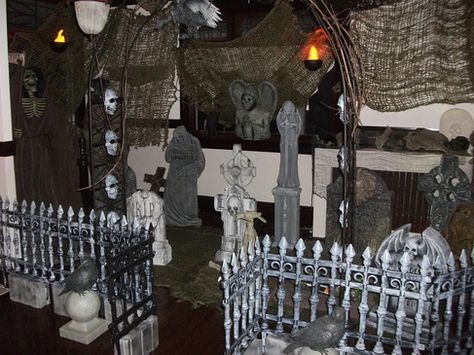 Mini Graveyard, Cubicle Halloween Decorations, Halloween Door Decoration Ideas, Halloween Graveyard Decorations, Halloween Cubicle, Halloween Door Decoration, Door Decoration Ideas, Halloween Door Decor, Vampire Party