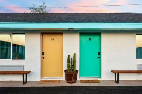 Palm Springs Motel, Motel Makeover, Motel Ideas, Boutique Motel, Lodge Aesthetic, Cheap Motels, Retro Motel, Colorado National Monument, Boho Inspo