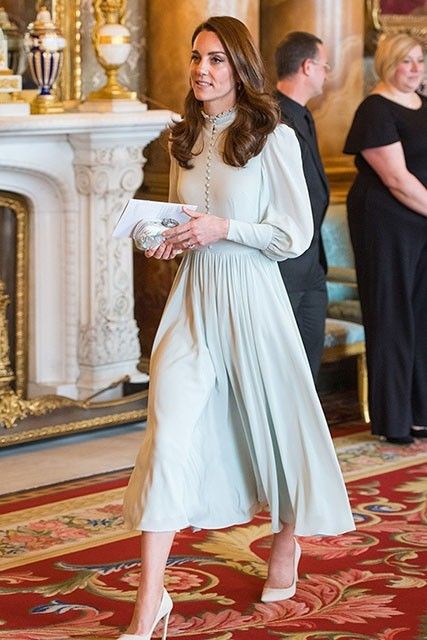 #KateMiddleton High Neck #MidiDress With Sleeves 50th Anniversary Of Prince of Wales' investiture - #CelebrityDresses Casual Kate Middleton, Vestidos Kate Middleton, Moda Kate Middleton, Kate Middleton Stil, Kate Middleton Pregnant, Style Kate Middleton, Princess Kate Style, Kate Middleton Style Outfits, Herzogin Von Cambridge