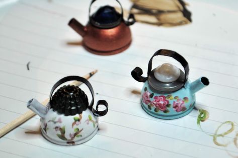 Mind Racing, I Have An Idea, Miniatures Diy, Dollhouse Tutorials, Dollhouse Miniatures Kitchen, Dollhouse Miniature Tutorials, Tea Kettles, Diy Doll Miniatures, Mini Doll House