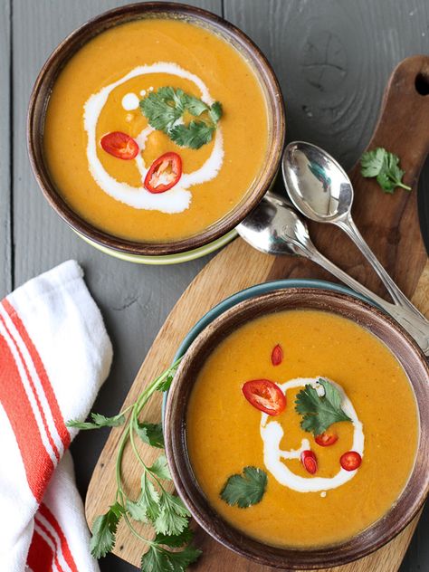 5 Ingredient Thai Pumpkin Soup | foodiecrush Soup And Salad Combo, Thai Pumpkin Soup, Chilli Soup, Carrot And Lentil Soup, Sweet Potato Soup Recipes, Pumpkin Chili, Pumpkin Soup Recipe, Foodie Crush, Fall Soups