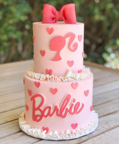 Poker Cake, Red Birthday Cakes, Barbie Party Decorations, Barbie Birthday Cake, Nursing Cake, Whiskey Cake, Barbie Theme Party, Pink Birthday Cakes, Barbie Birthday Party