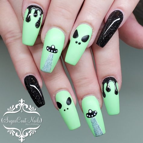 Rave Nails Designs, Ufo Nails, Nail Trends Short, Acrylic Nail Trends, Alien Make-up, Easy Nail Art Tutorial, Alien Nails, Rave Nails, Cool Nails