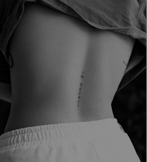 Spine Tattoos For Women Meaningful, Create Tattoo, Ignorant Tattoo, Tattoos Creative, Thumb Tattoos, Amazing 3d Tattoos, Polo Car, Tato Minimal, Tattoos Meaningful