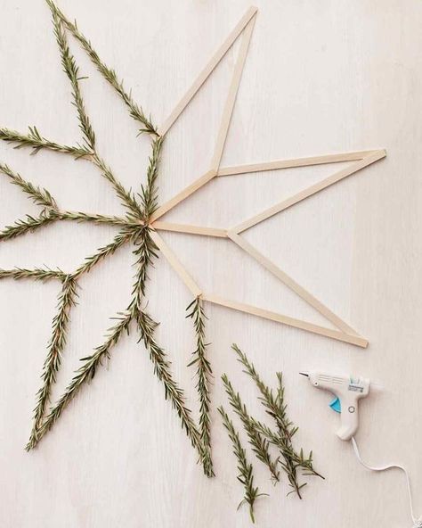 Scandinavian Christmas Diy, Julkransar Diy, Diy Gifts For Christmas, Jul Diy, Minimalist Christmas Decor, Hygge Christmas, Scandinavian Christmas Decorations, Scandi Christmas, Diy Decorations