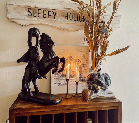 I found this sign at a thrift store , it had a nice shape so i made it into a sleepy hallow sign for our entry way Halloween Home Decor Diy, Sleepy Hollow Halloween, Headless Horseman Halloween, Sleepy Hallow, Elegant Halloween Decor, Halloween Decor Diy, Halloween Mantel, Farmhouse Halloween, Diy Halloween Decor