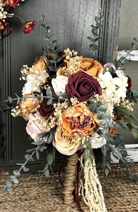 This beautiful bride bouquet is just the perfect blend of peach blush and ivory flowers to give it that soft and romantic fall Victorian feel.  Made with a real touch/look, it has faux flowers, wood sola flowers, dried flowers, pampas grass, and faux greenery.   Bleached wisteria vines hang at the bottom.    The stem is wrapped with thick jute twine.  The bouquet is a single-sided bouquet measuring 15" tall from tip to tip and 10" wide.  The matching headband is a standard adult sized adjustable Fall Inspired Wedding Bouquets, Muted Fall Wedding Flowers, Fall Rose Bouquet, Fall Bride Bouquets, Western Wedding Bouquets, Southern Wedding Flowers, Flower Bride Bouquet, Wooden Bouquet, Ivory Hydrangea