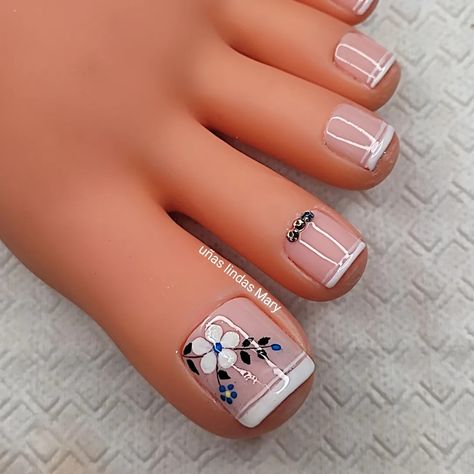 Easy Toe Nail Designs, Simple Toe Nails, Pedicure Designs Toenails, Butterfly Nail Designs, Gel Toe Nails, Beauty Hacks Nails, Acrylic Toe Nails, Pedicure Designs, Fancy Nails Designs