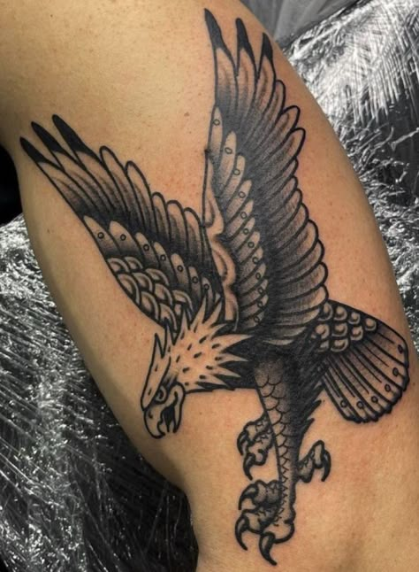 Artsy Tattoo Ideas, Eagle Tattoo Arm, Animal Tattoo Meanings, Eagle Chest Tattoo, Arm Sleeve Ideas, Traditional Tattoo Black And White, Traditional Eagle Tattoo, Patch Tattoo, Common Tattoos