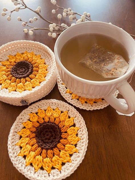 Golden Sunflower Coaster Fall Crochet Coasters Free Pattern, Free Sunflower Crochet Pattern, Sunflower Coasters Crochet Free Pattern, Sunflower Coaster Crochet, Quick Gift Ideas, Crochet Coaster Patterns, Pumpkin Holders, Crochet Coaster Set, Bulky Yarn Patterns