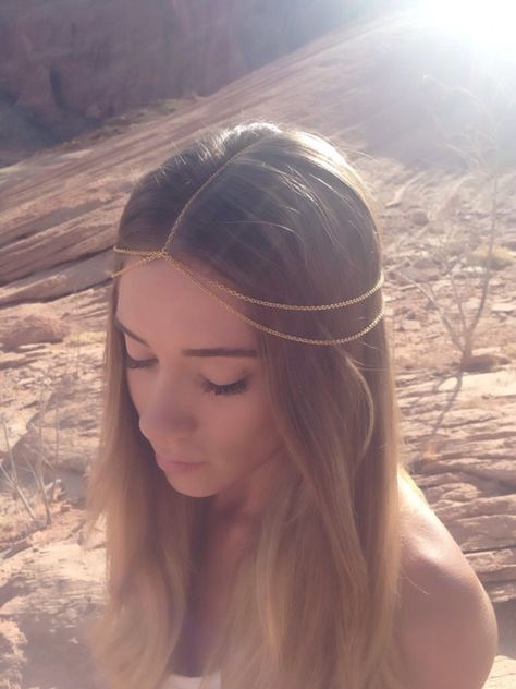 Gold Head Chain, Gold Chain Headpiece, Arabian Headpiece Jewelry, Head Accessories Aesthetic, Piercing Photoshoot, Gold Head Jewelry, Arabian Accessories, Play Piercing, Head Chain Wedding