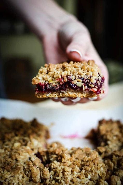 Cherry Crumble Bars, Cherry Oat Bars, Cherry Slice, Oat Bars Recipe, Desserts Restaurant, Heathy Eats, After Dinner Dessert, Gluten Free Snacks Recipes, Oat Bar Recipes