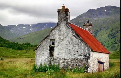 Cottages Scotland, Scottish Cottages, Irish Cottage, Irish Landscape, Common Thread, Old Cottage, Country Church, Stone Cottage, Unique Houses