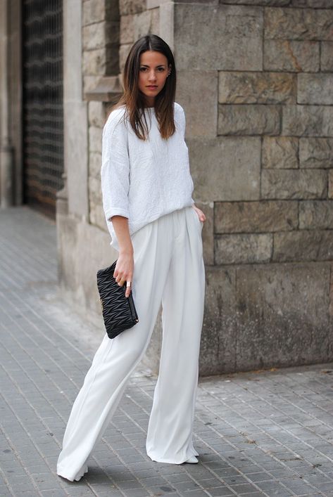 30 total looks para dar en el blanco- ElleSpain Trousers Street Style, Winter White Outfit, Stylish Office Wear, Fall Trends Outfits, Fresh Outfits, All White Outfit, Virtual Fashion, 가을 패션, Luxe Fashion