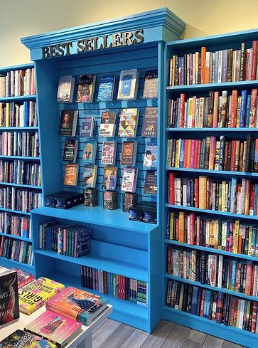 Book Exhibition Display Ideas, Book Store Shelves, Book Shop Design, Display Wall Design, Bookstore Business, Bookish Ideas, Wall Tables, Reading Lounge, Bookstore Shelves