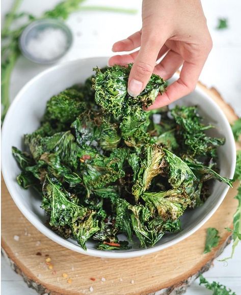 Kale Chips Baked, Kale Chip Recipes, Parmesan Salad, Baked Kale, Pot Lasagna, Tomato Sauce Recipe, Kale Chips, Nutrient Dense Food, Kale Salad