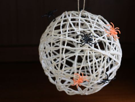 Get hands-on with this 3-D Yarn Spider Web DIY project for beginners! Learn everything you need to know with step-by-step instructions and create something awesome! Yarn Spider Web, Unique Halloween Crafts, Spider Web Diy, 3d Spider, Kiwi Crate, Spider Crafts, Crate Diy, Diy Yarn, Diy Projects For Beginners