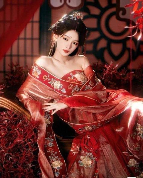 Recreate Famous Paintings, Geisha Illustration, Hanfu Girl, The Mona Lisa, Household Objects, Ancient Chinese Dress, The Scream, Hanfu Dress, Famous Paintings