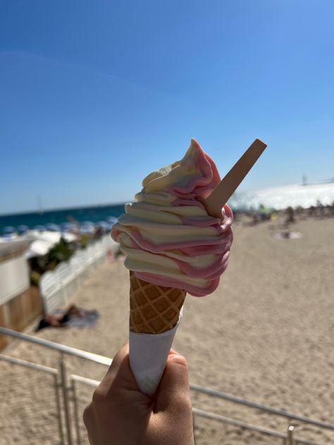 #french #frenchriviera #icecreammaker #glace #miam #food #mode #fashion #summer #beach Glace Aesthetic, Summer Ice Cream Aesthetic, Summer The Oc, Ice Cream Beach, Florida Vibes, Ice Cream Pictures, Summer Ice Cream, Cream Aesthetic, Ice Creams