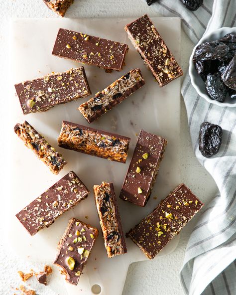 Prune, Chocolate, and Oat Bars Chocolate Oat Bar, Prune Bars, Toasted Oats, Raw Pumpkin Seeds, Chocolate Oats, Oat Bars, No Bake Bars, Pack Up, Granola Bars