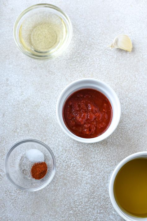 Harissa Vinaigrette - Recipe Hippie Harissa Pork Chop, Harissa Salad Dressing, Harissa Vinaigrette, Harissa Dipping Sauce, Harissa Uses, Grain Bowl, Vinaigrette Recipes, White Wine Vinegar, Chicken Marinades