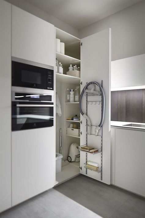 Kitchen Corner Cupboard, Organiser Cucina, Corner Storage Cabinet, Corner Pantry, Modern Kitchen Cabinet Design, Corner Cupboard, Corner Storage, Kitchen Corner, Modern Kitchen Cabinets