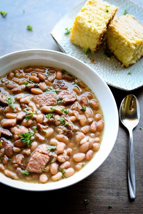 Pinto Beans And Ham, Beef Soup Slow Cooker, Beans For Dinner, Pinto Bean Soup Recipes, Instant Pot Pinto Beans, Beans And Ham, Pinto Bean Soup, Pinto Bean Recipes, Mom Recipes