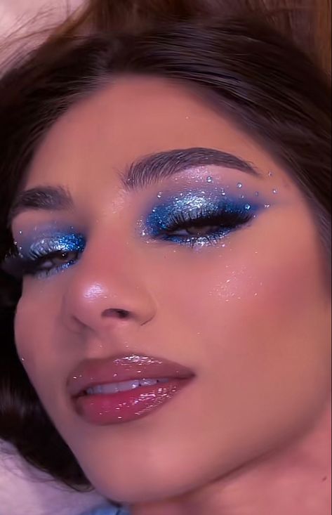 Blue Graphic Eye Makeup, Blue Glittery Eye Makeup, 2025 Sparkle, Singer Makeup, Colourful Eyeshadow, Euphoria Party, Glitter Bar, Concert Makeup, Blue Makeup Looks