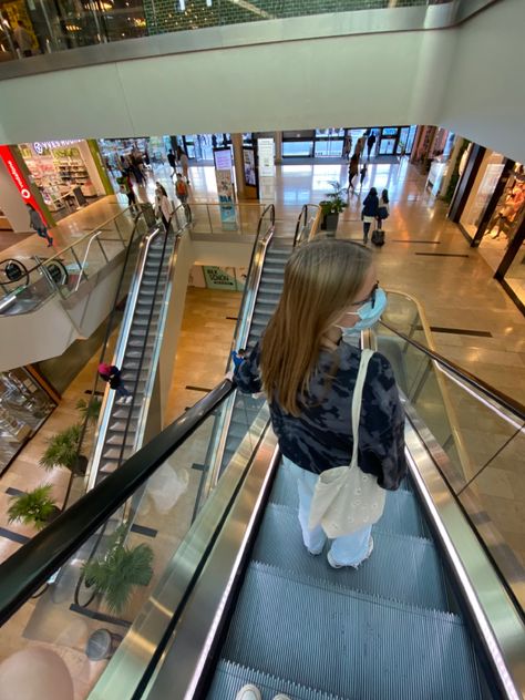 Shopping Date Aesthetic, Mall Date Aesthetic, Mall Pics, Y2k Things, Shopping Photoshoot, Mall Aesthetic, Mall Ideas, Shopping Pictures, Surealism Art