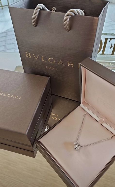 Bulgari Jewelry, Bvlgari Jewelry, Presents For Women, Expensive Jewelry Luxury, Luxe Jewelry, Cartier Jewelry, Luxury Lifestyle Dreams, Mom Jewelry, Expensive Jewelry