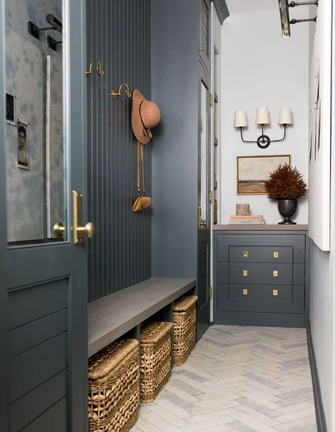 Brass hardware warms up the narrow blue-grey mudroom, painted in Farrow & Ball’s Down Pipe. | Photographer: Sarah Shields | Designer: Whittney Parkinson Design Vstupná Hala, English Farmhouse, Mudroom Laundry Room, Mud Room Storage, Mudroom Design, Boot Room, Laundry Mud Room, Mud Room, The Doors