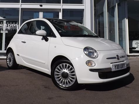 Driving Aesthetic Fiat 500, Beige Fiat 500, White Fiat 500 Aesthetic, Fiat 500x Aesthetic, White Fiat 500, Fiat 500 White, Fiat 500 S, Fiat 500 Lounge, Lounge Aesthetic