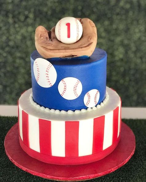 Rookie of the Year | CatchMyParty.com 1st Birthday Rookie Of The Year Cake, Rookie Of The Year Desserts, Rookie Year Cake, Rookie Of The Year First Birthday Cake, Rookie Of The Year Cake, Baseball Birthday Party Ideas, Baseball Theme Birthday, Baseball Birthday Party, Rookie Of The Year