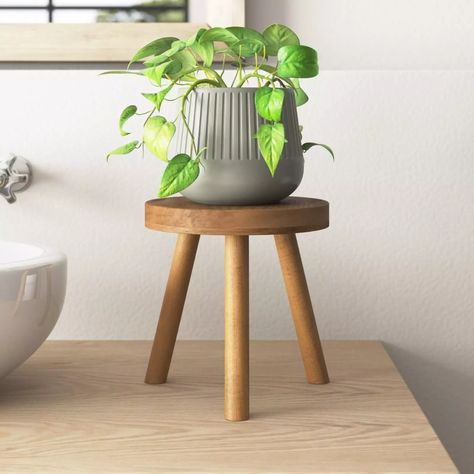 wooden plant stand Plant Stand Wood, Corner Plant, Tall Plant Stands, Modern Towels, Support Pour Plante, Modern Plant Stand, Light Colored Wood, Wooden Plant Stands, Metal Plant Stand