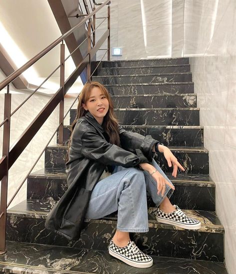 Vans Checkerboard Outfit Women, Checkerboard Vans Outfit, Vans Checkerboard Outfit, Vans Aesthetic, Checkerboard Vans, Vans Outfit, Vans Checkerboard, Mamamoo Moonbyul, Celebrity Crush