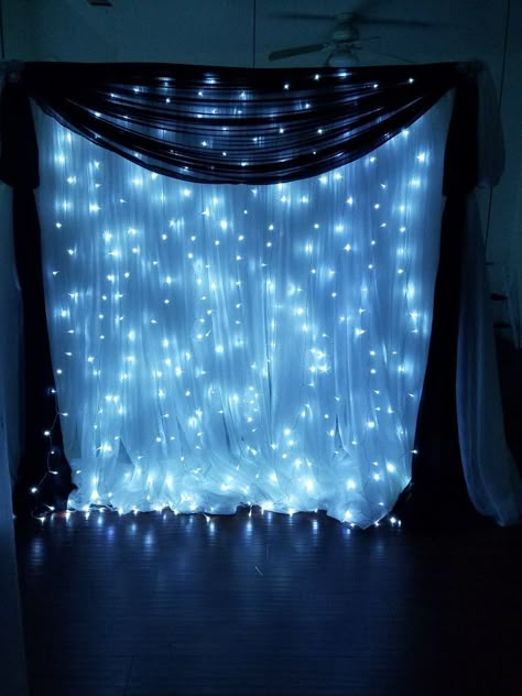 A Night Under The Stars Theme Prom Photo Backdrops, Night Sky Prom Theme, Under The Stars Hoco Theme, Stary Night Decor Ideas, Dark Blue Themed Birthday Party, Under The Stars Prom Theme Decorations, Midnight Prom Theme, Starry Night Prom Decorations, Dark Blue Birthday Theme